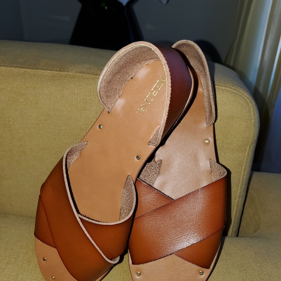 Shoes - Picture 4 of 4